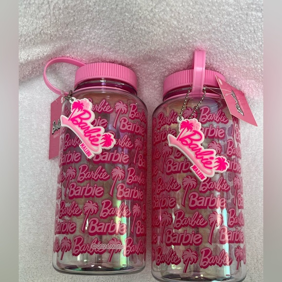 Get 2 NWT Barbie Pink 32 oz reusable water bottles. Includes Malibu Key Chains - Picture 6 of 7